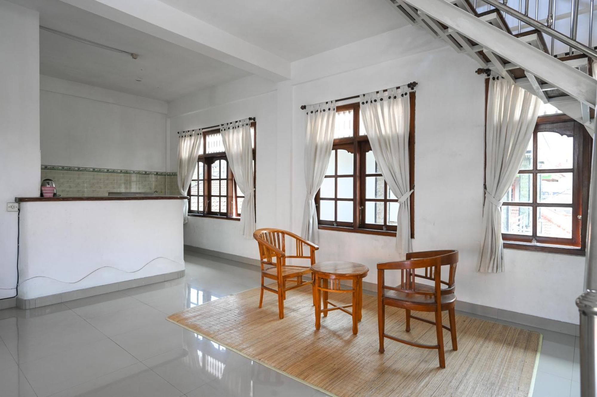 Ceria Guesthouse Seminyak Mitra Reddoorz 외부 사진