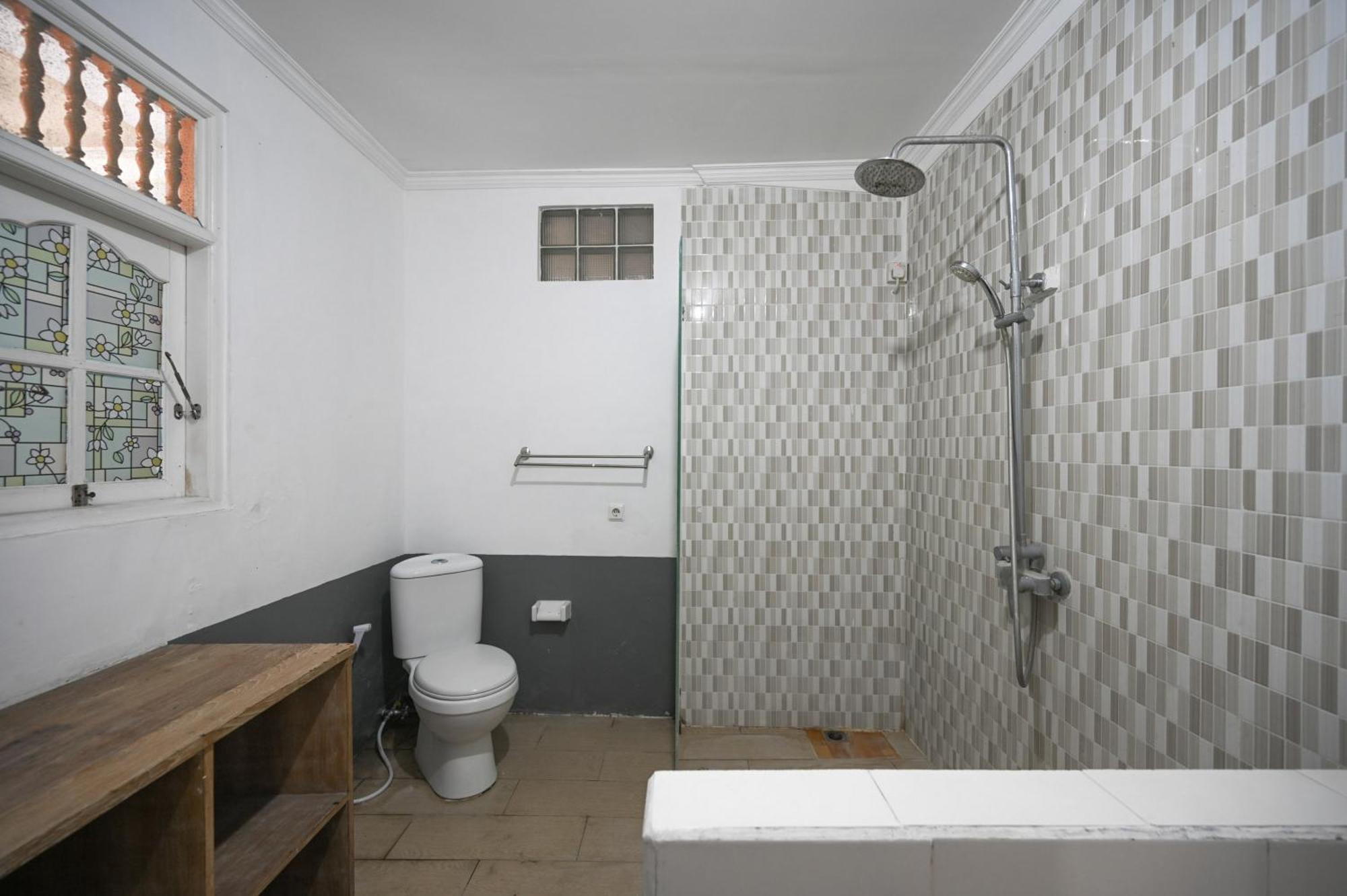 Ceria Guesthouse Seminyak Mitra Reddoorz 외부 사진